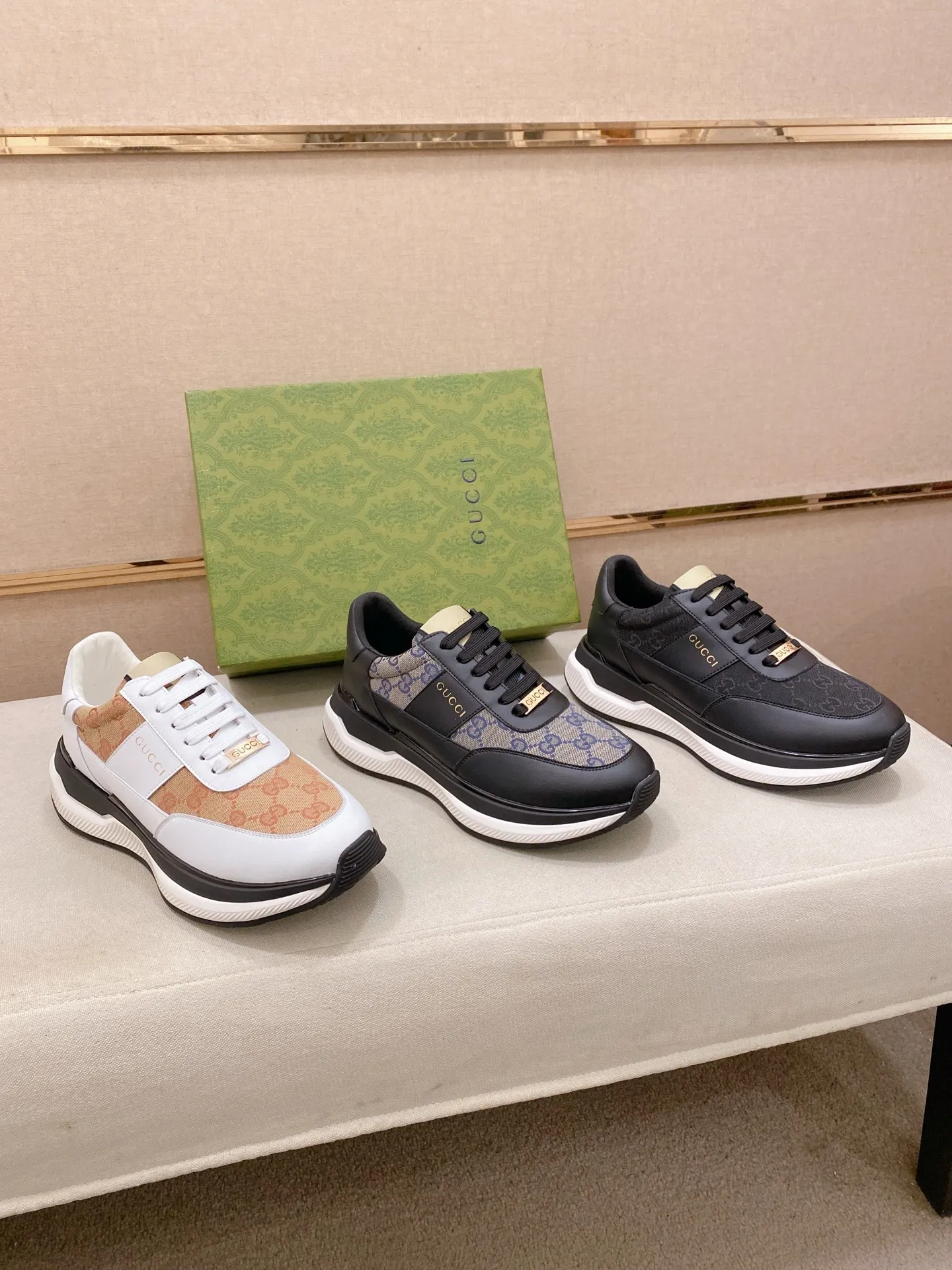 Men's shoes 💰 462💰The new GUCCI (Gucci) counters are launched simultaneously. The new men's shoes, 😘fabrics are selected from imported cowhide, and the lining is sheepskin lining. 👍🏿 High-end ☄️ air-cushion molded anti-slip rubber outsole, exquisite lines, simple and elegant, comfortable and high-end for leisure travel. Code number: 38 to 44 (45 can be customized and cannot be returned or exchanged)